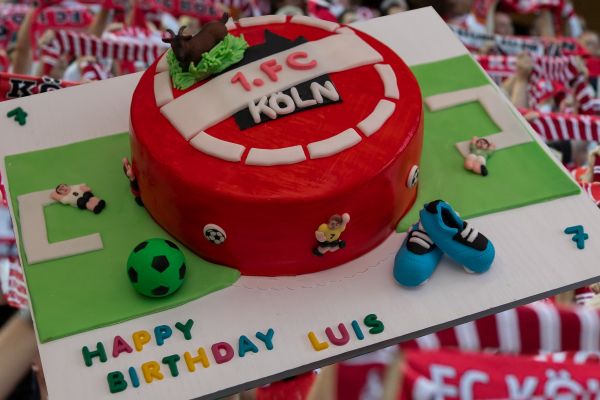 fc_köln_kuchen8D60C391-4A8C-BA2E-92D5-1B38ED187204.jpg
