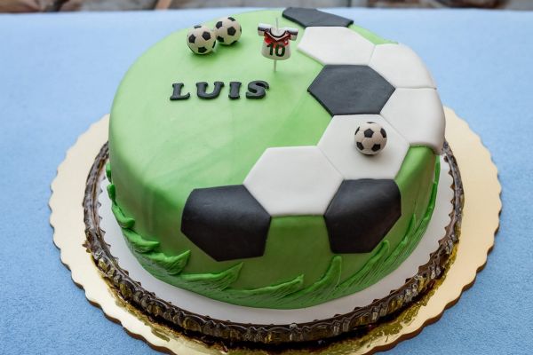 kuchen_fußball_2023_0124DD6EDF-1012-4130-65D1-D4861DB61D17.jpg
