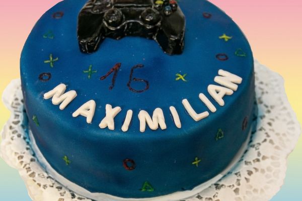 maximilian48ABAA68-D815-60ED-8B2D-CFFFD5215C3D.jpg