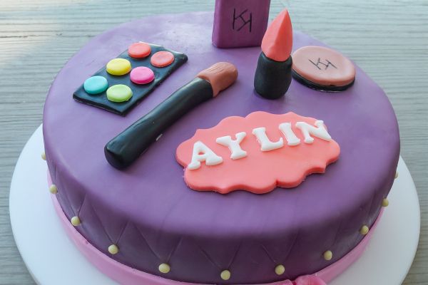 schmikkuchen_2024_aylin8FC99B99-8010-24AD-5820-DD9B08FA59E0.jpg