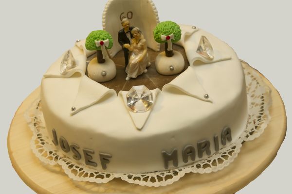kuchen-diamant-hochzeit93D12DAE-5FC7-0182-7531-885A1D775091.jpg